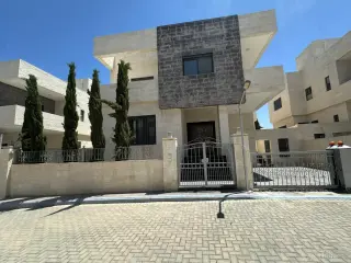 الصورة 1 من 12
