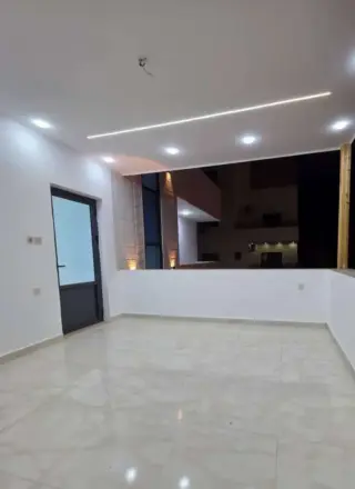 شقة للبيع في أخرى