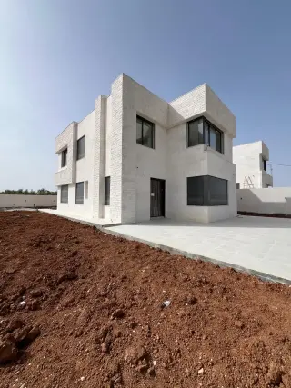 فيلا للبيع في ناعور