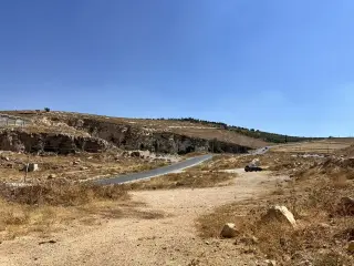 أرض للبيع في Al Husn