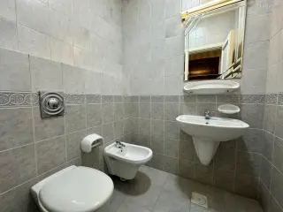 Photograph 4 of 12