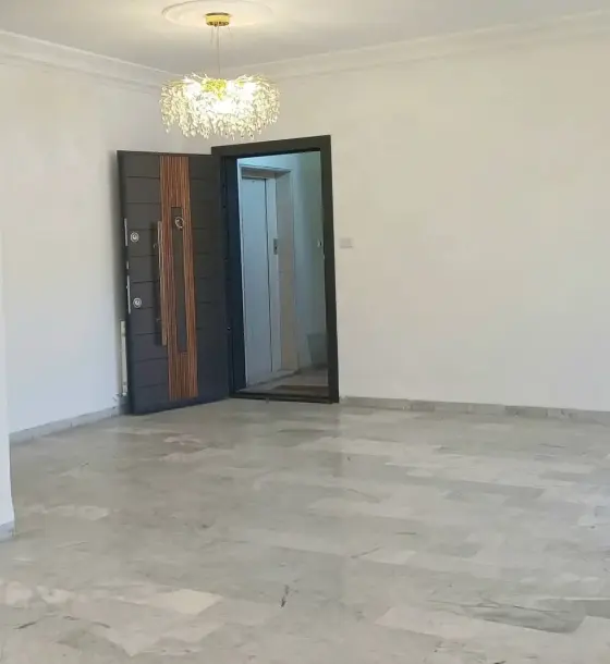 Gardens third-floor flat, fully renovated, 165 m² with 3 bedrooms