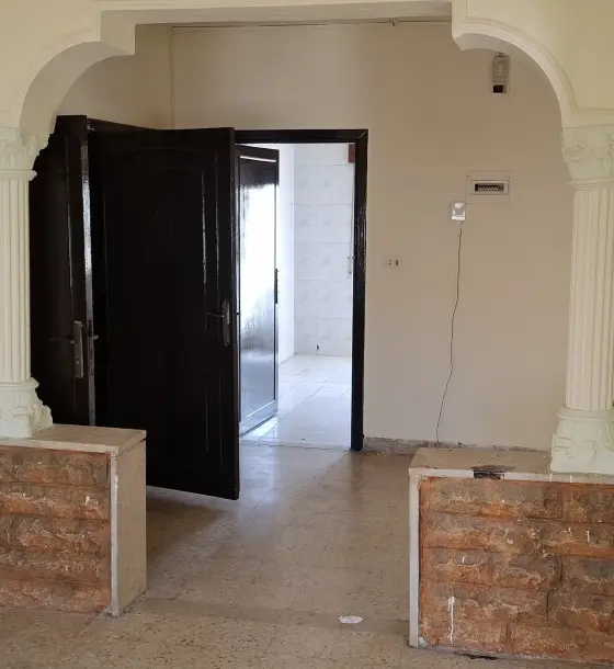 Unfurnished 3-bedroom apartment for rent in Tla' Al Ali for a small family