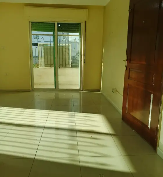Al Gardens 3-bedroom flat near Souq Shaker, 120 m², unfurnished, for rent