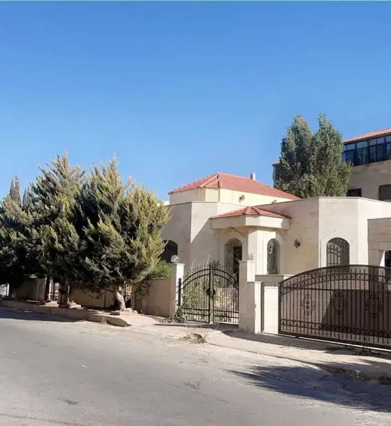 فيلا متلاصقة 353 م² للبيع قرب دوار جامعة العلوم التطبيقية في شفا بدران
