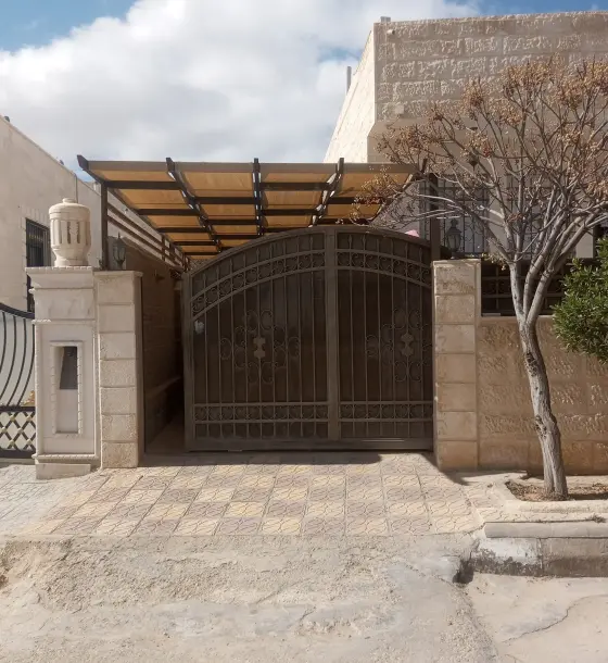 Single-floor 292 m² villa for sale in Madinet El Sharq