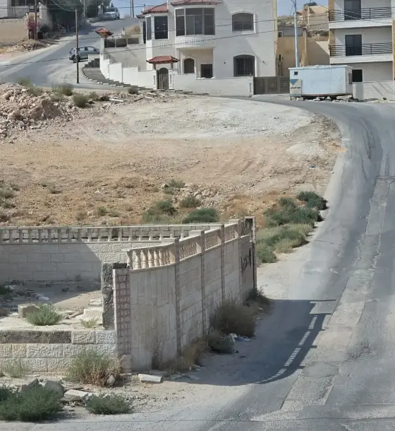 542 m² residential plot on two streets in Iskan Al Batrawi