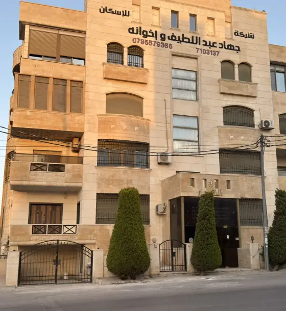 Four bedrooms and 190 m² outdoors: 226 m² semi-ground flat in Al Rahebat Al Wardiah