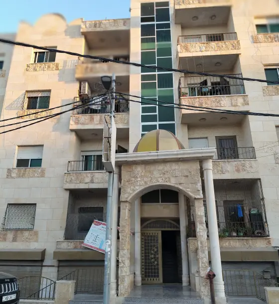 Al Husn Street, Al Nuzha: 122 m² unfurnished 3-bedroom with lift, guard and internet