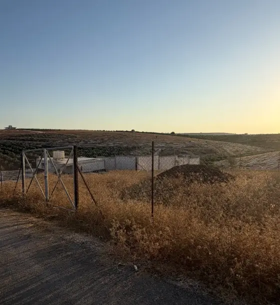 508 m² fenced plot in Kufr Jayez with a gate and an elevated view