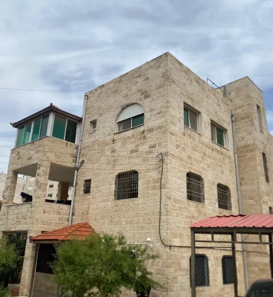 Full-floor 200 m² apartment with two entrances for sale in Engineers' Housing, Salt