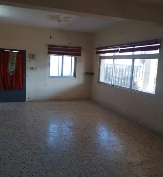 Five rooms and a nice view: 220 m² ground-floor flat in Al Salalem, Salt