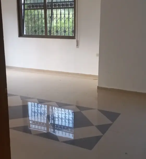 Spacious 275 m² ground-floor flat in Taibeh housing behind Al-Ahliyya University