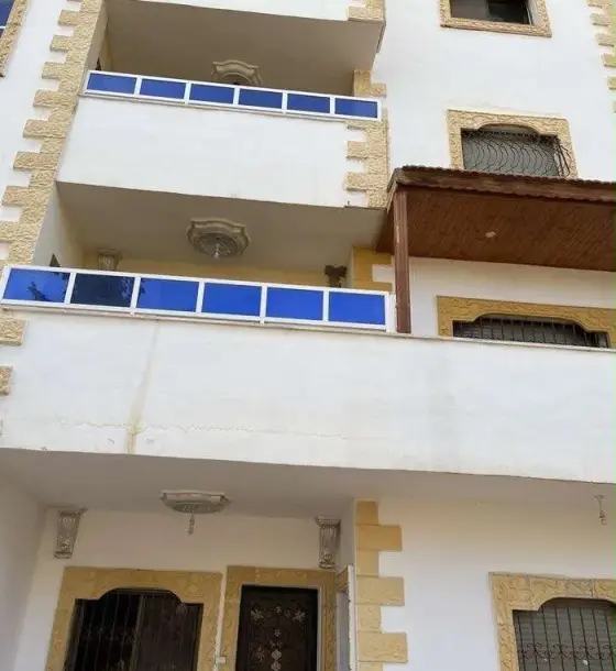 123 m² semi-ground apartment with large side garden for sale in Al-Thaniyyah, Karak