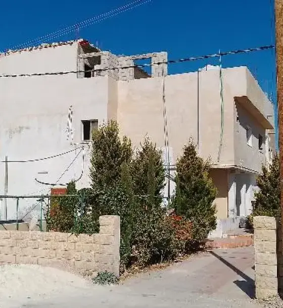 Stone-built 234 m² ground-floor apartment on 750 m² walled land for sale in Mu'ta
