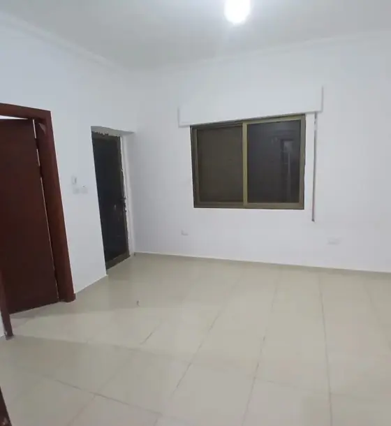 شقة 3 غرف نوم بصيانة كاملة للبيع خلف جامعة البتراء، البنيات