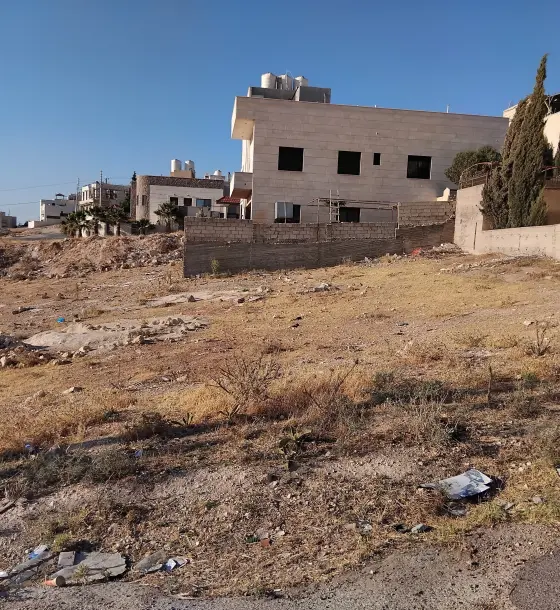 On a 20 m street in Uyoun Al Theeb, Shafa Badran: level 515 m² villa-zone plot