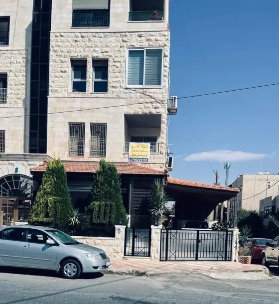 Al Jandaweel first-floor flat on two streets near Business Park, 149 m², for sale