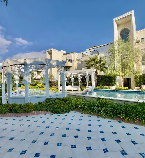 Al Thuhir apartment facing the gardens, in a gated compound with full services, for sale