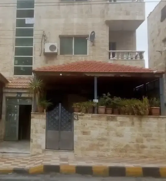 Near Marka airport, furnished 3-bedroom first-floor flat of 140 m² for sale