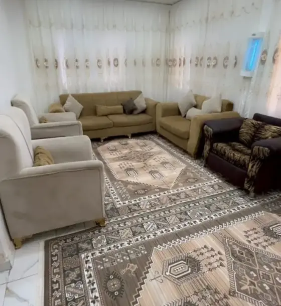 Hay Adan, Jabal Al Nasr: furnished 100 m² flat with 2 bedrooms and 2 bathrooms