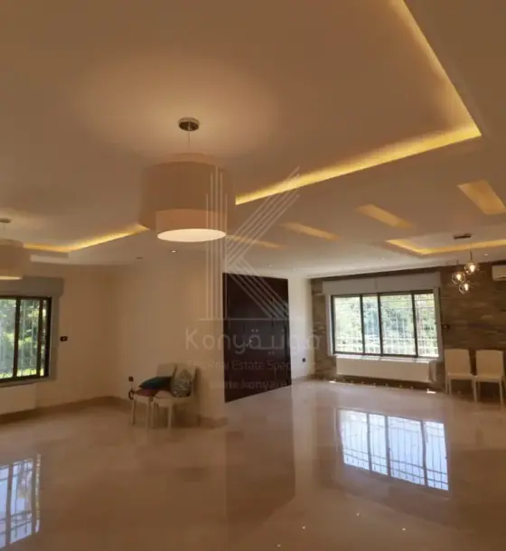 Abdoun duplex with garden and entrances from two streets, 352 m², fully renovated