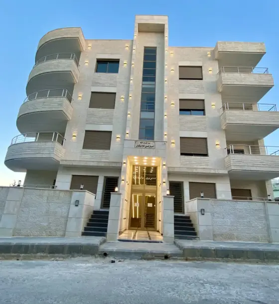 Private entrance and terrace: new 175 m² ground floor on Airport Road, Al Yadoodeh