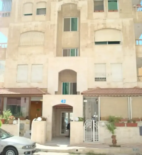 Umm Al Summaq, Al Rawabi: ground-floor flat with 150 m² private garden and terraces