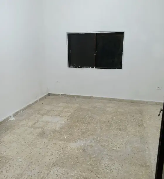 للإيجار في جبل الحديد بالقويسمة شقة طابق أول غرفتي نوم وحمامين