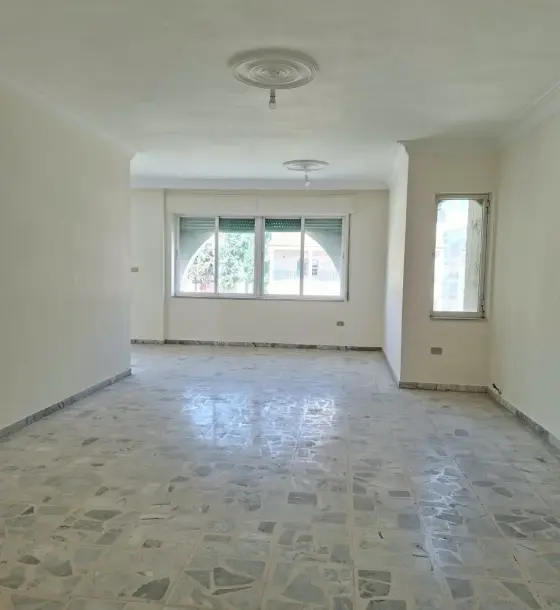 200 m² for rent in Tla' Al Ali: 3 bedrooms, lift, garage and two balconies
