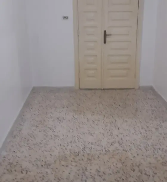 Ground-floor 3-room apartment for rent in Hay Al Amawi, Jabal Al Akhdar