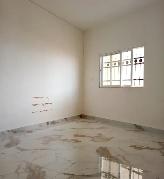 One-bedroom ground-floor apartment for rent on the street in Jabal Al Jofeh
