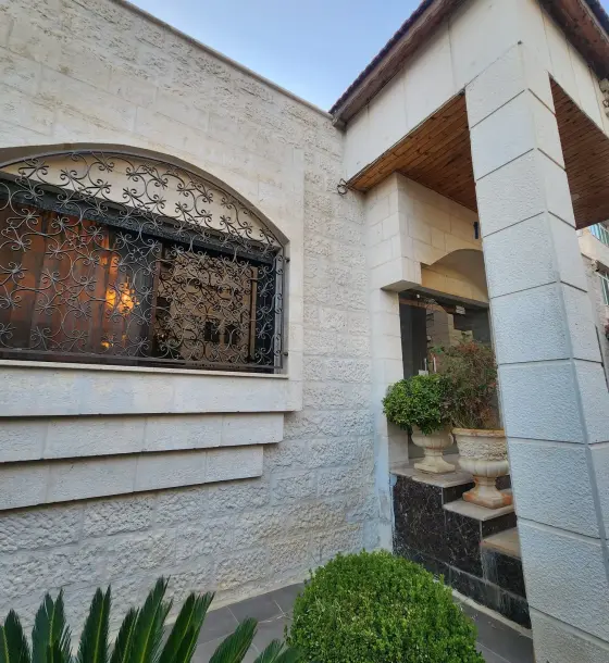 Owner travelling: Al Jandaweel 4-bedroom villa with garden on all sides, for sale
