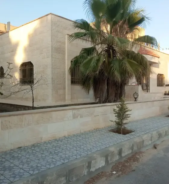 فيلا مع حديقة أشجار مثمرة للبيع في ظهر صويلح بالقرب من دابوق