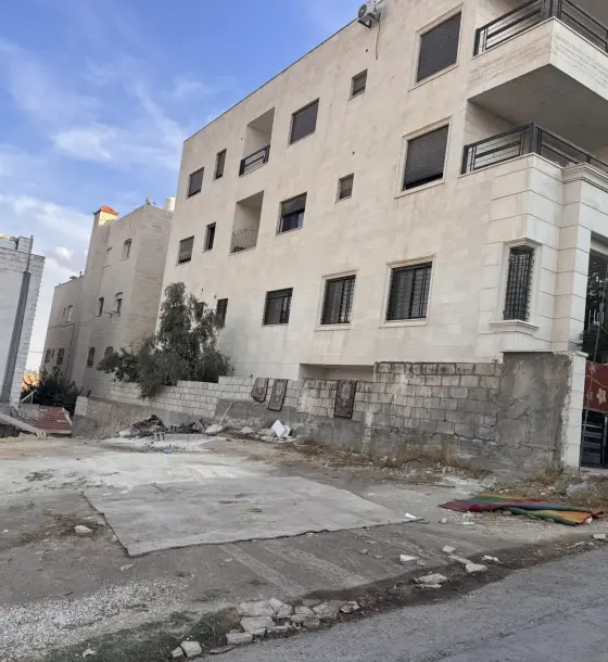 Close to Airport Road: raised 398 m² plot for sale in Al Bnayyat