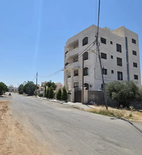 Hay Al Iman, Al Jwaydeh: level 595 m² plot among villas