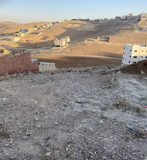 أرض نصف دونم مرتفعة ومطلة للبيع في صالحية العابد قرب طريق الحزام