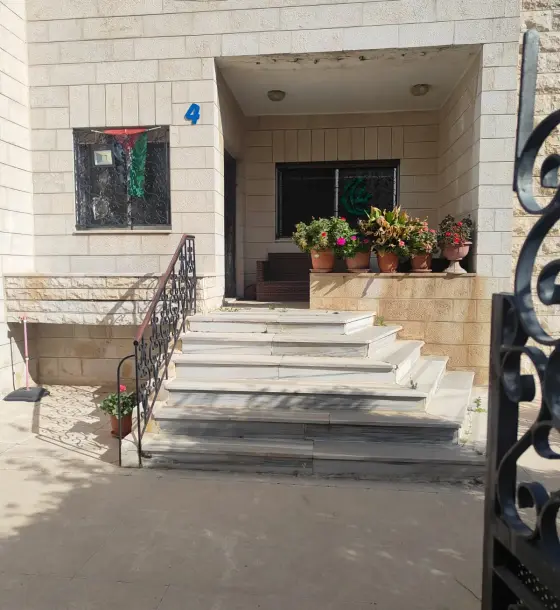 Corner plot near Mecca Mall, Um Al Summaq: 607 m² Residential B with an older house
