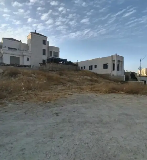 760 m² plot on two streets for sale in Al-Mansour overlooking Jordan Street