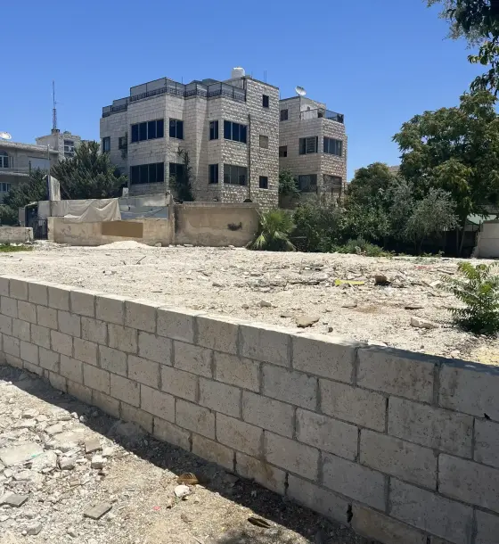 أرض 856 م² سكن ب على شارعين للبيع في جبل الحسين خلف مكسيم مول
