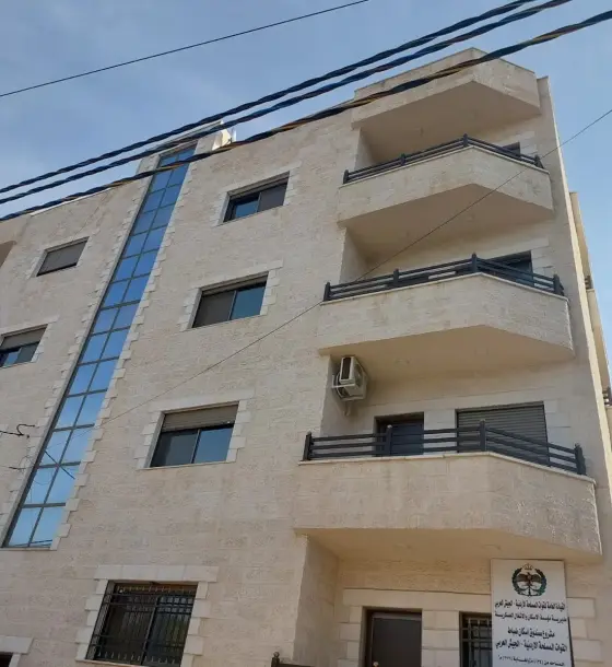Ground-floor 204 m² apartment for sale in Iskan Al Dubbat near the new Amman bus complex, Irbid