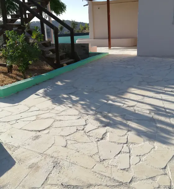4.8-dunum farm with a rural house for sale in Kufr Asad, open views, electricity connected