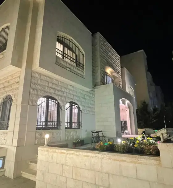Dahyet Al Rasheed villa built to palace spec, 682 m² of building, for sale