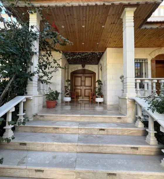 From the owner in Bader Al Jadedeh, a detached three-floor house on a 750 m² plot