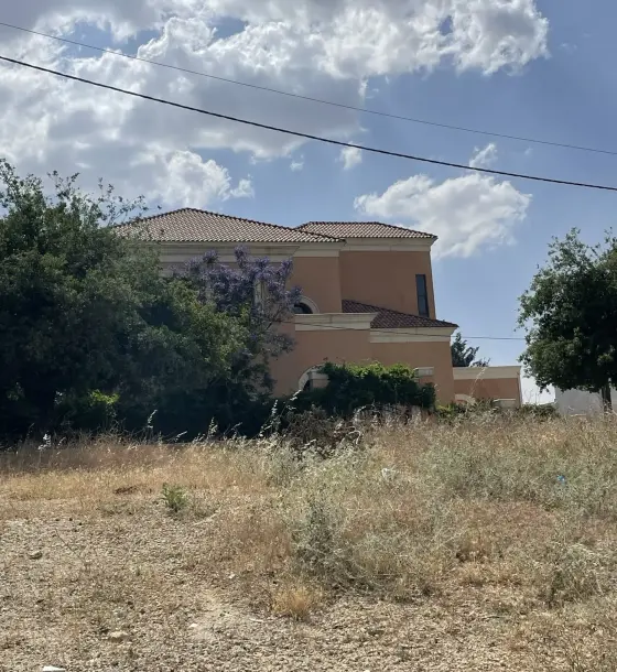 From the owner in Bader Al Jadedeh: 770 m² villa-area plot overlooking Dabouq