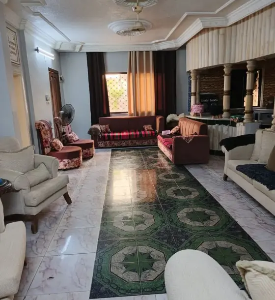 Stone-faced 275 m² ground floor made up of two apartments in Al Hashemieh