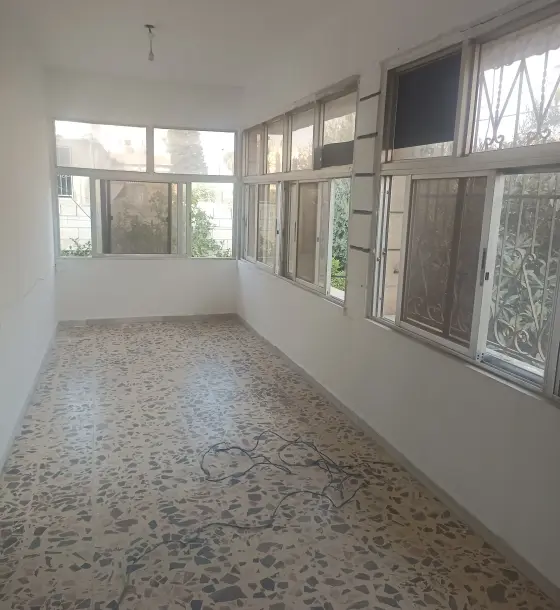 Isharet Al Iskan, Irbid: unfurnished 130 m² flat with a large balcony for rent