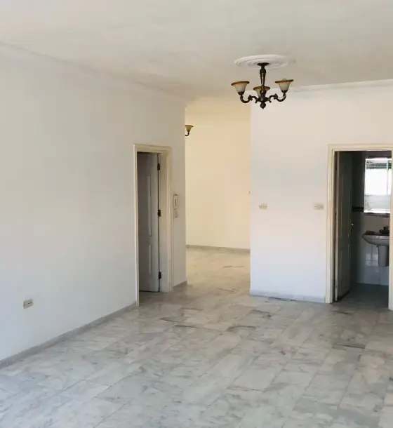 في شارع الشعب بالجندويل شقة طابق أول مساحتها 166 م²
