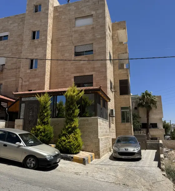Umm Nowarah lower-floor apartment of 214 m² with a large yard