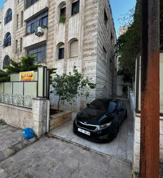 حديقة 150 م² وكراج مع شقة أرضية 140 م² للبيع في جبل الحسين